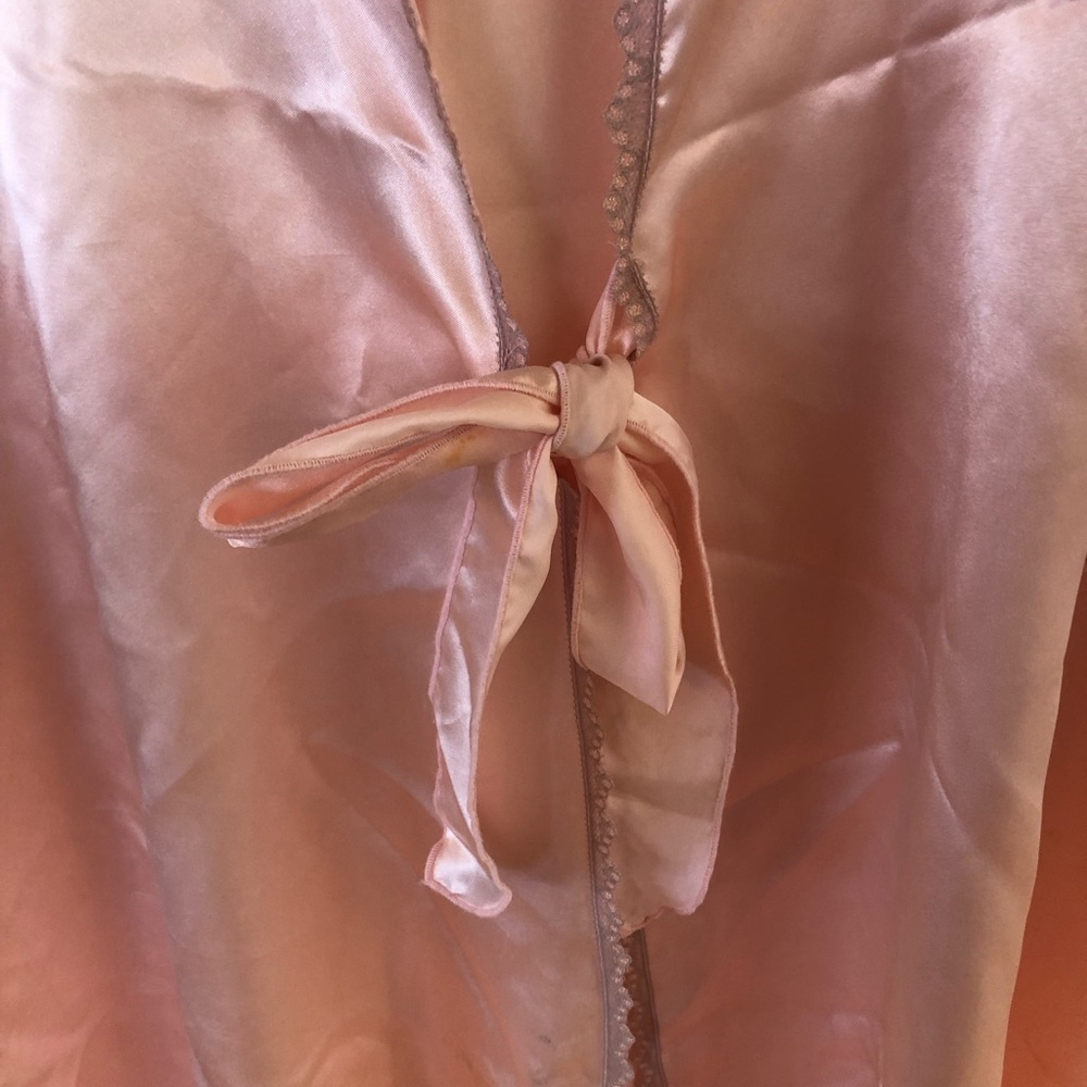 Vintage Lady Cameo satin robe OS - Picture 3 of 4